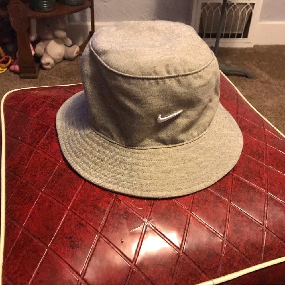 Nike Apex
Futura Washed Bucket Hat
